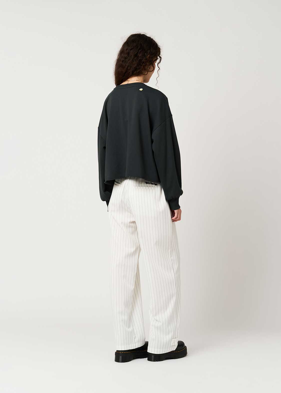 Ikaku Supai | Cropped Fleece Sweatshirt - Image 10