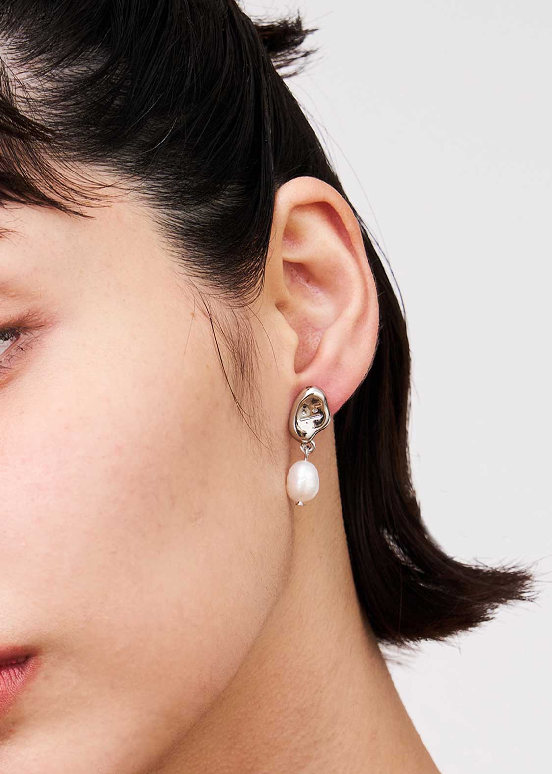 Beautiful Shadow Zoom D | Single Baroque Pearl Earrings - Image 9
