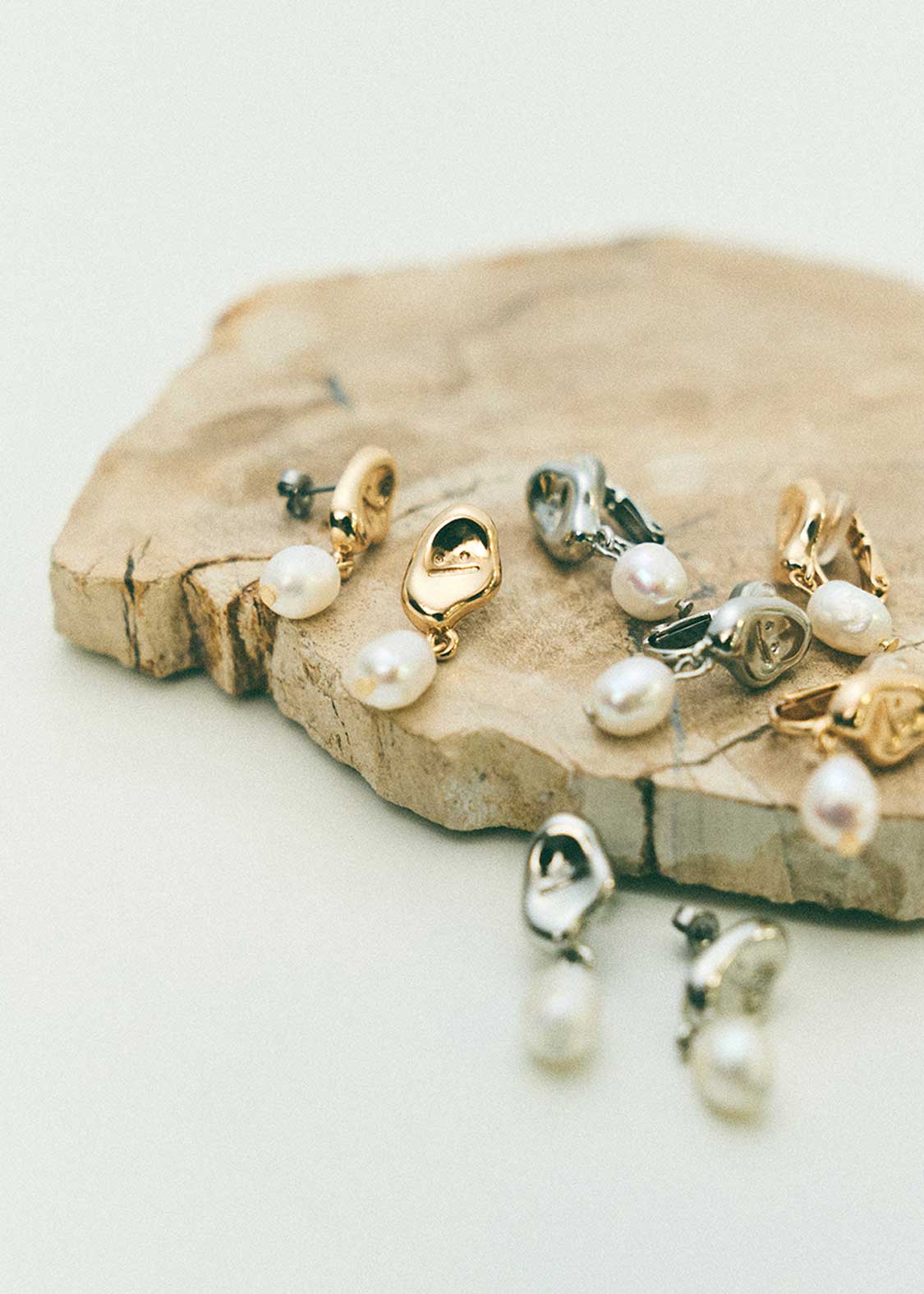 Beautiful Shadow Zoom C | Single Baroque Pearl Earrings - Image 8